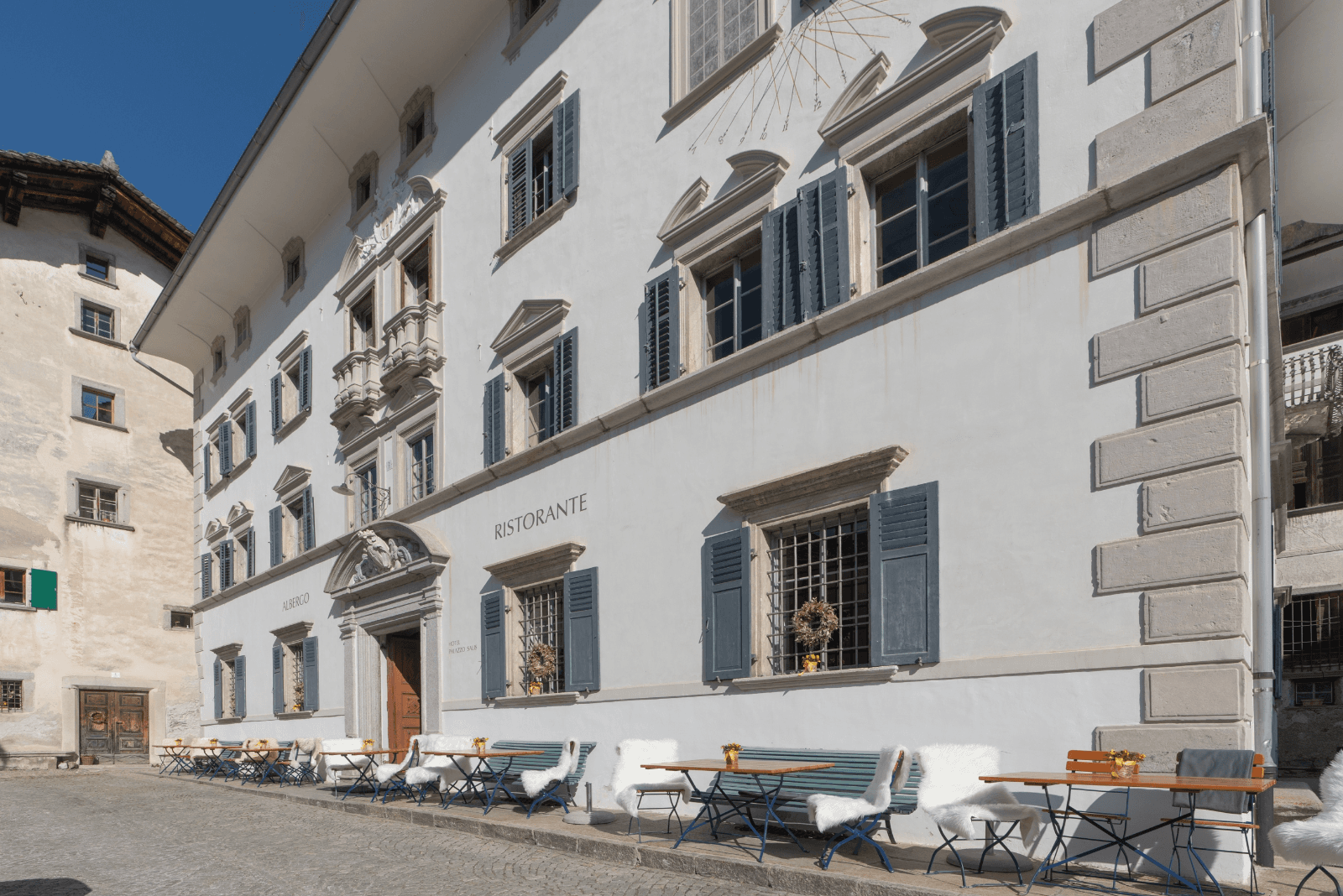 Palazzo Salis — 10